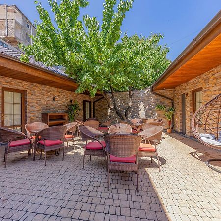 Boutique Living Hotel Ереван Екстериор снимка
