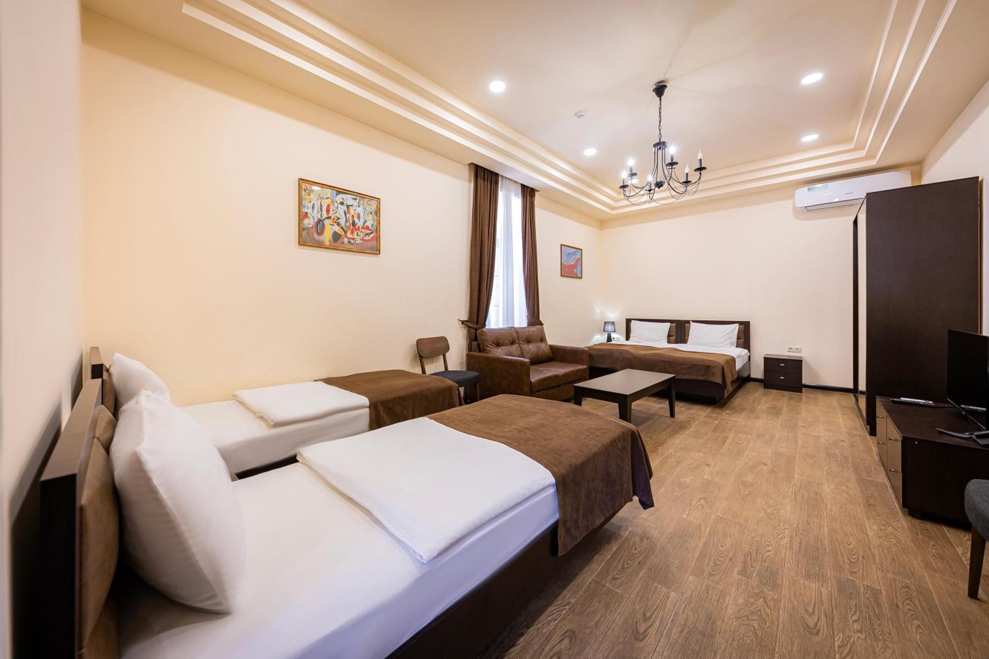 Boutique Living Hotel Ереван Екстериор снимка