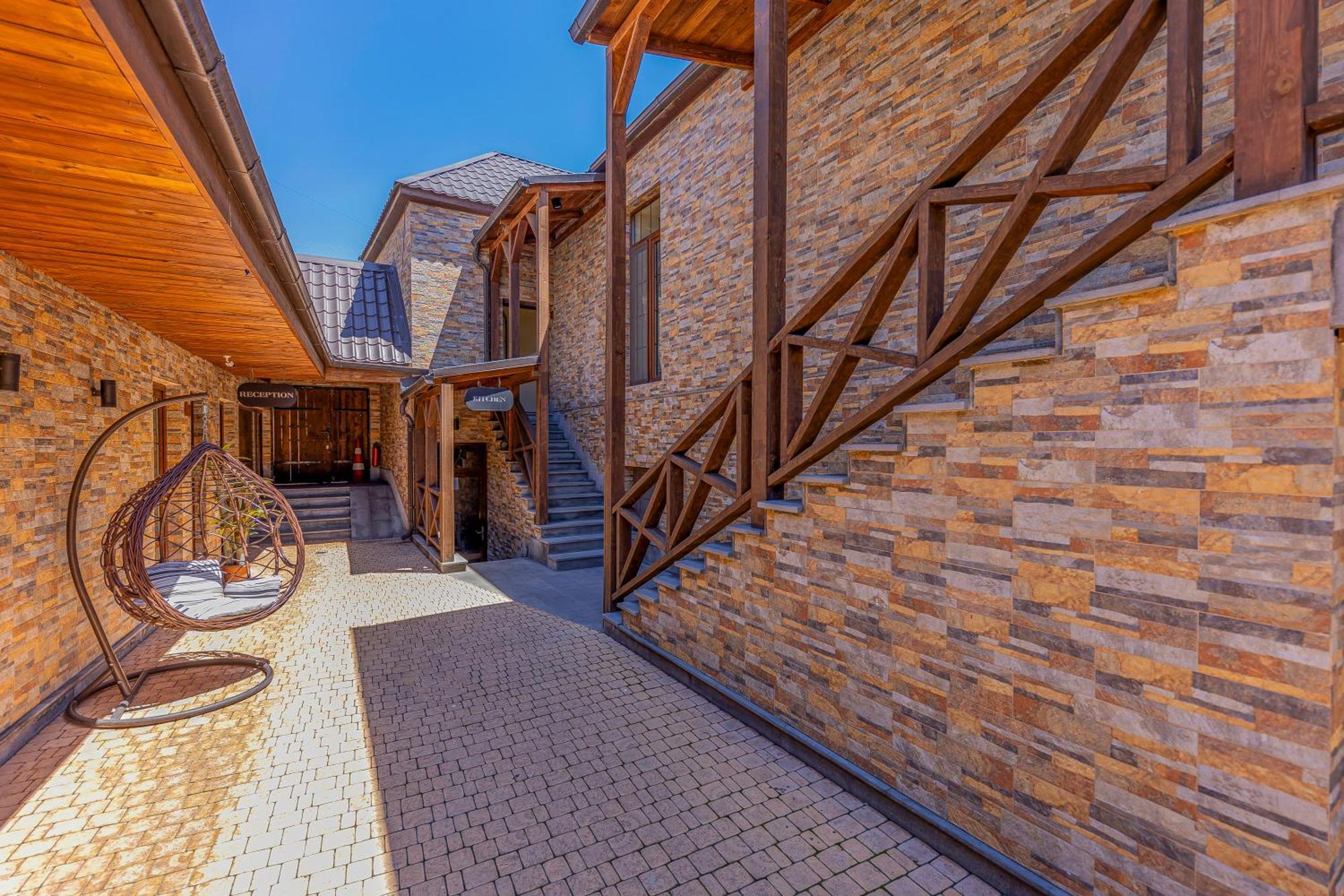Boutique Living Hotel Ереван Екстериор снимка