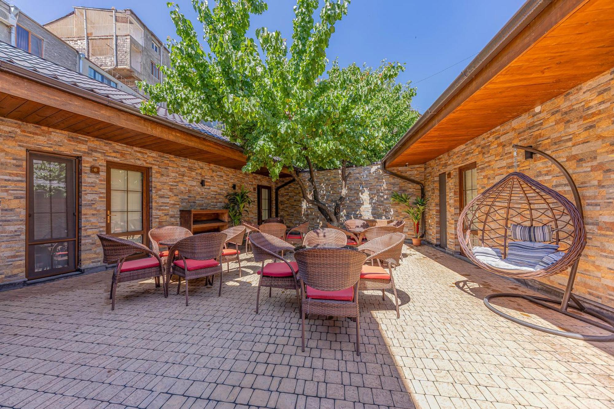 Boutique Living Hotel Ереван Екстериор снимка