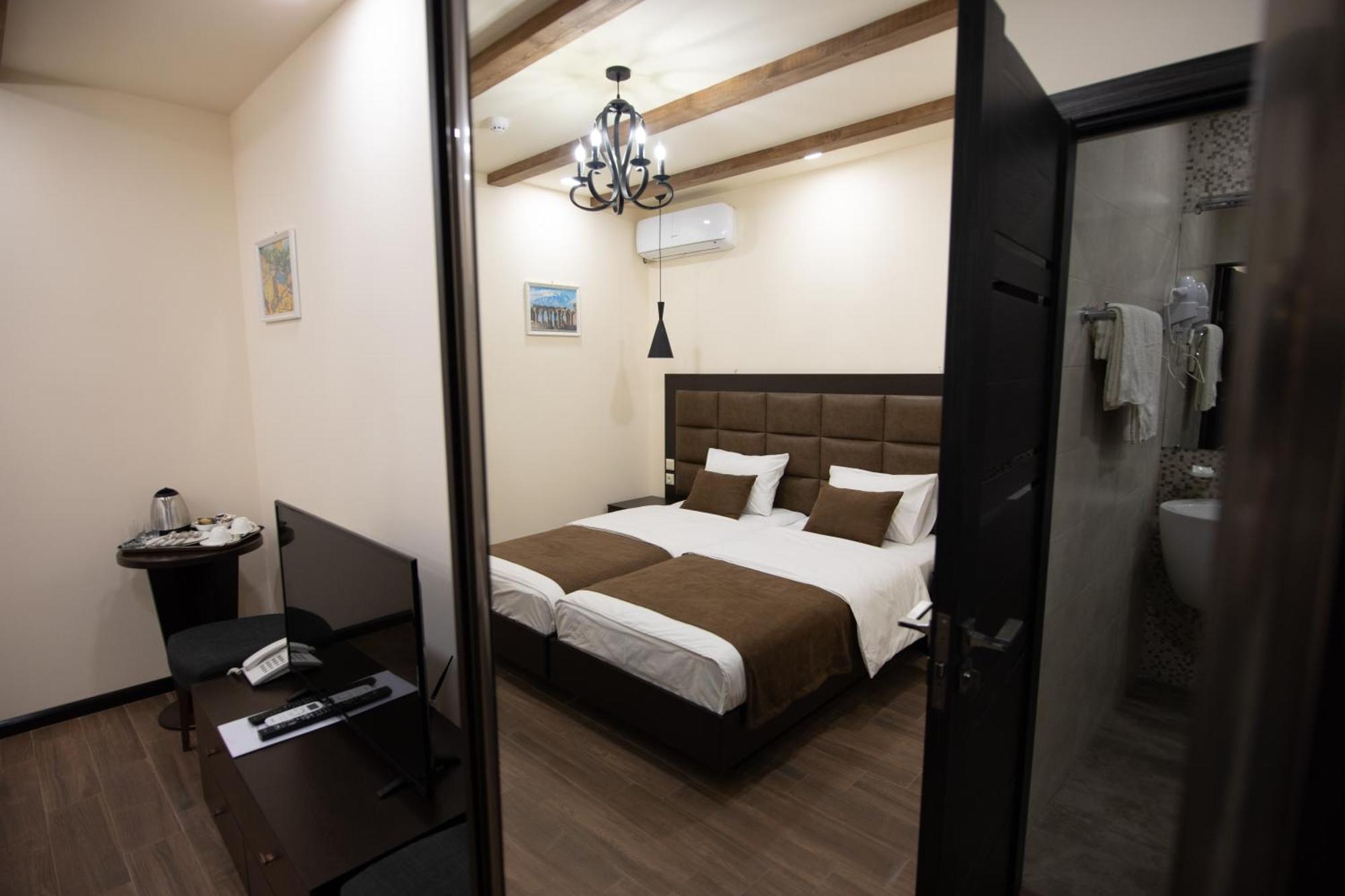 Boutique Living Hotel Ереван Екстериор снимка