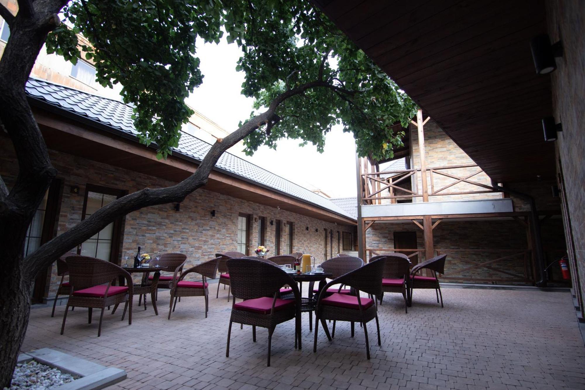 Boutique Living Hotel Ереван Екстериор снимка
