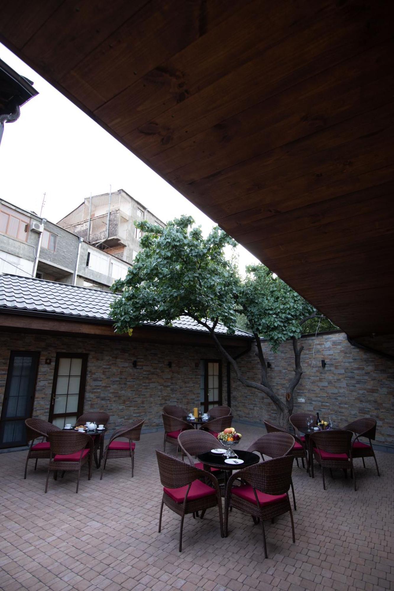 Boutique Living Hotel Ереван Екстериор снимка