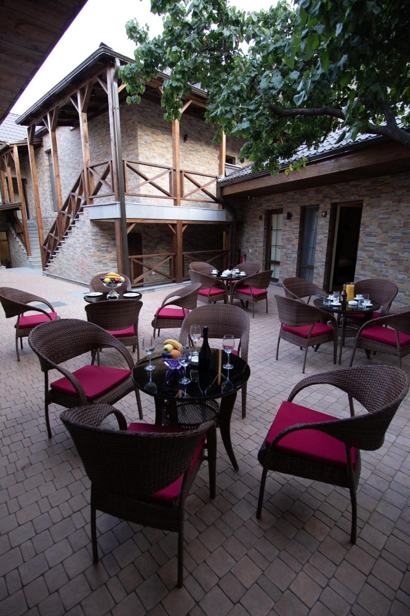 Boutique Living Hotel Ереван Екстериор снимка