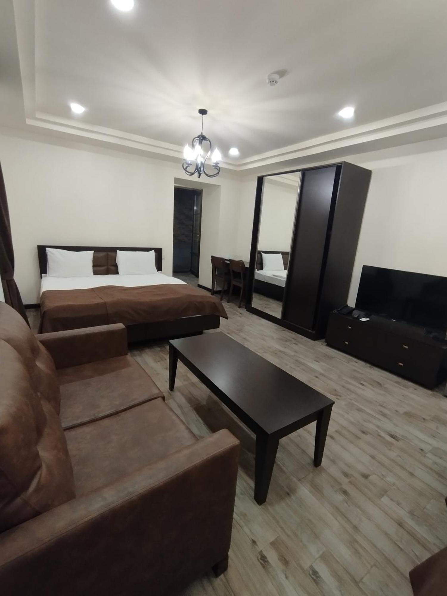 Boutique Living Hotel Ереван Екстериор снимка