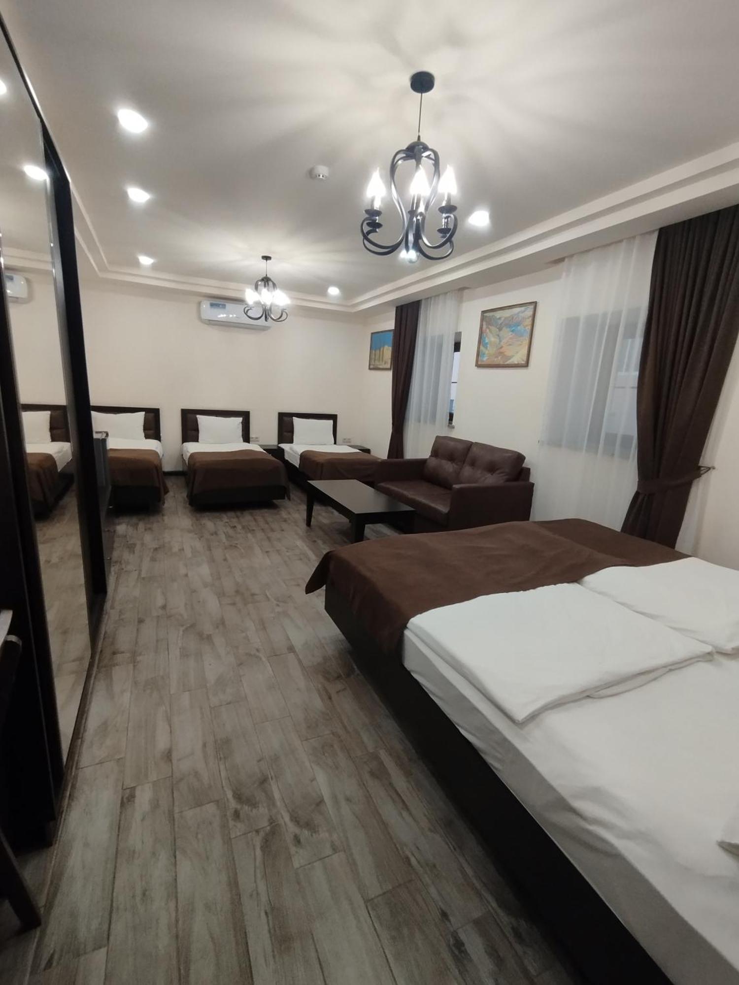 Boutique Living Hotel Ереван Екстериор снимка