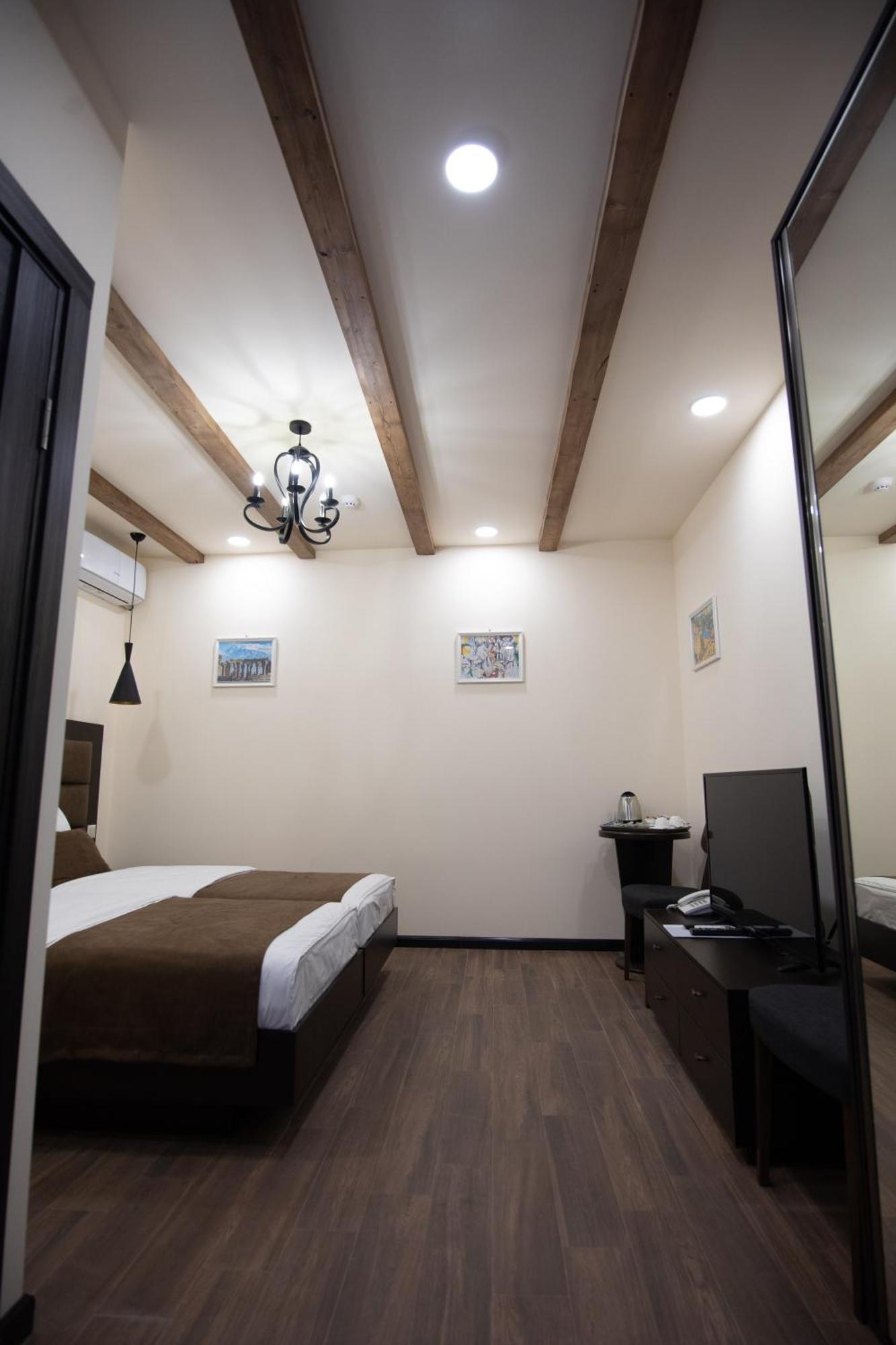 Boutique Living Hotel Ереван Екстериор снимка