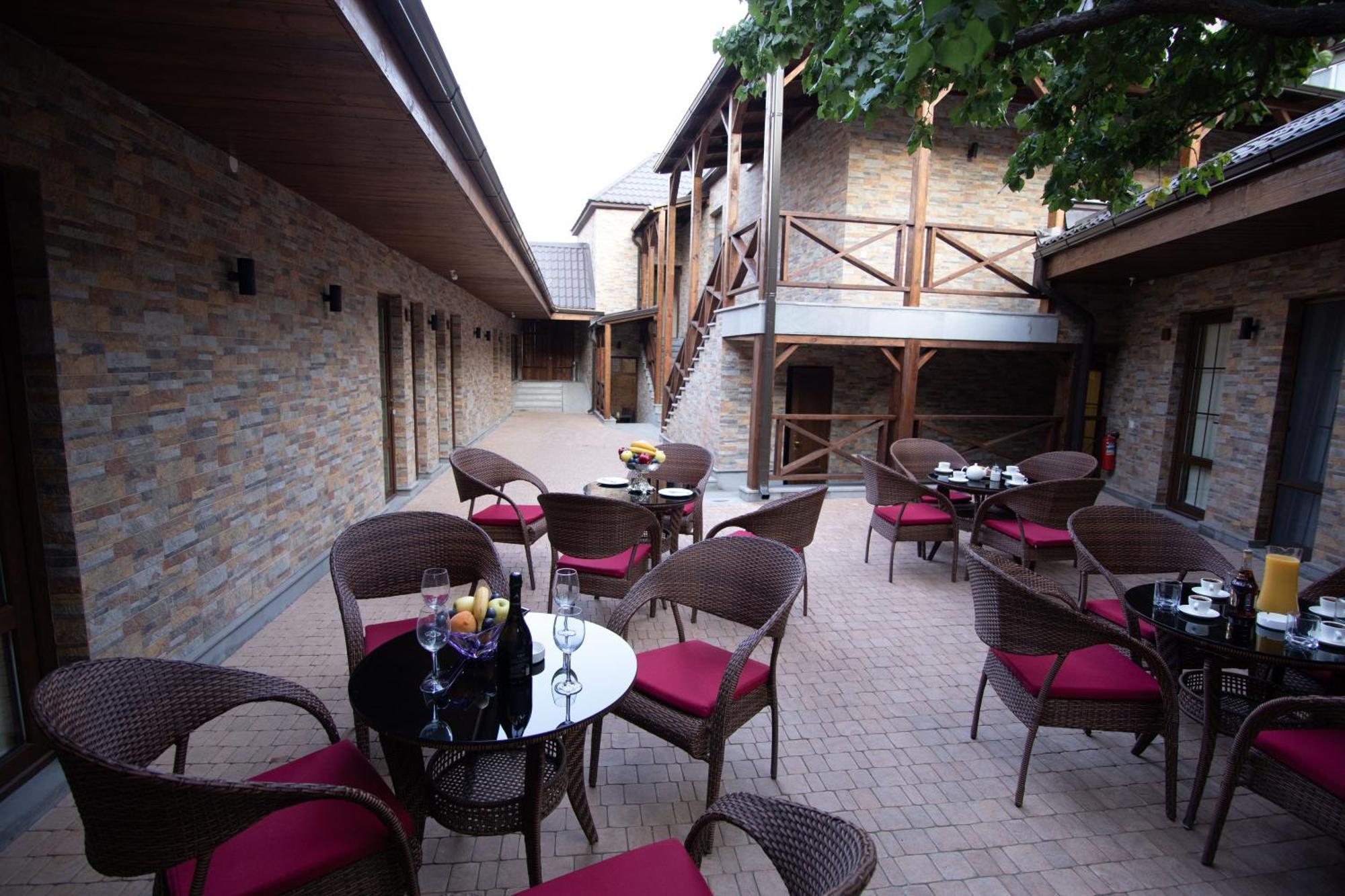 Boutique Living Hotel Ереван Екстериор снимка