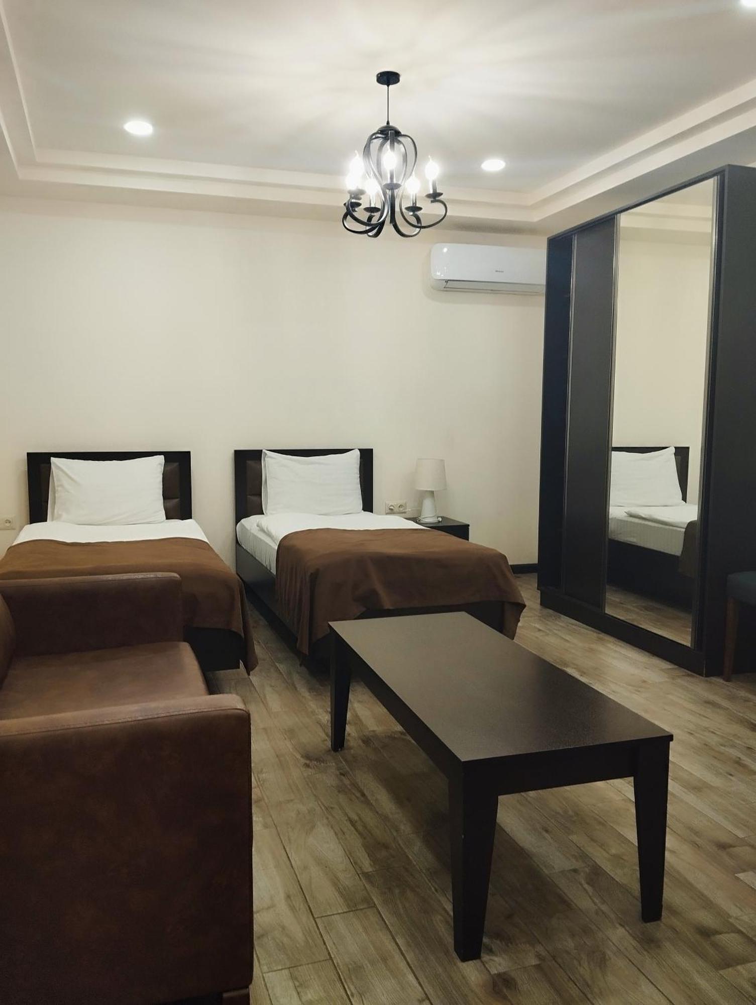 Boutique Living Hotel Ереван Екстериор снимка