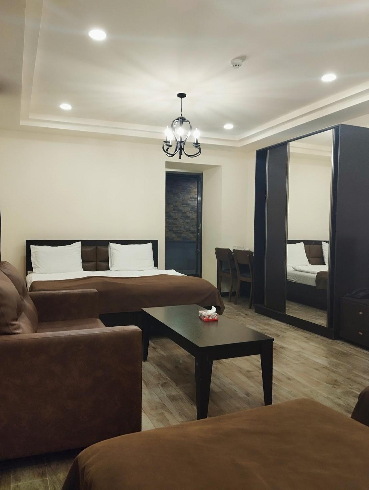 Boutique Living Hotel Ереван Екстериор снимка