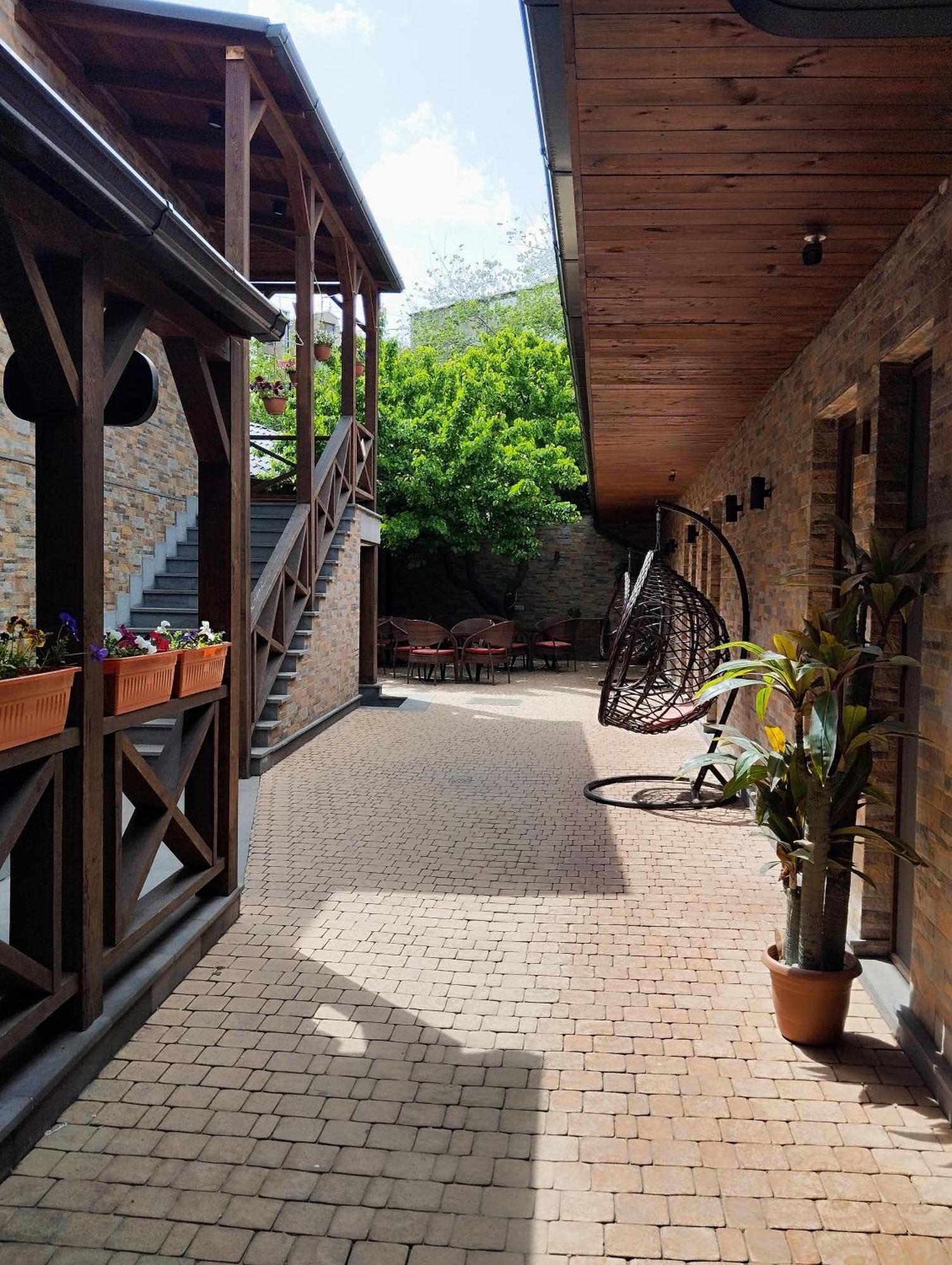 Boutique Living Hotel Ереван Екстериор снимка